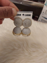 Load image into Gallery viewer, Earrings
