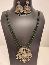 Load image into Gallery viewer, Vitorian emerald chain with godess lakmi
