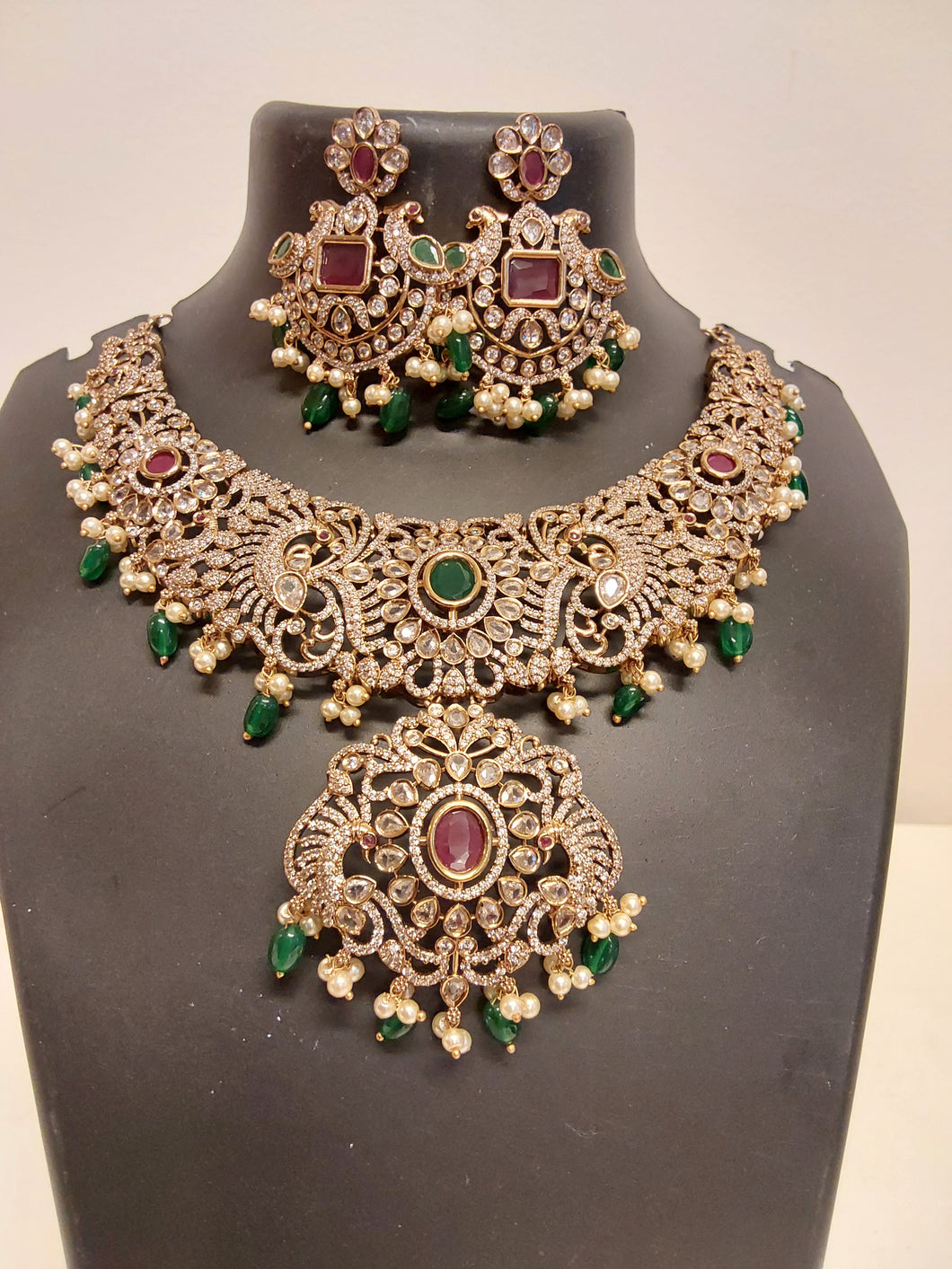 Imitation studed short jewelry set