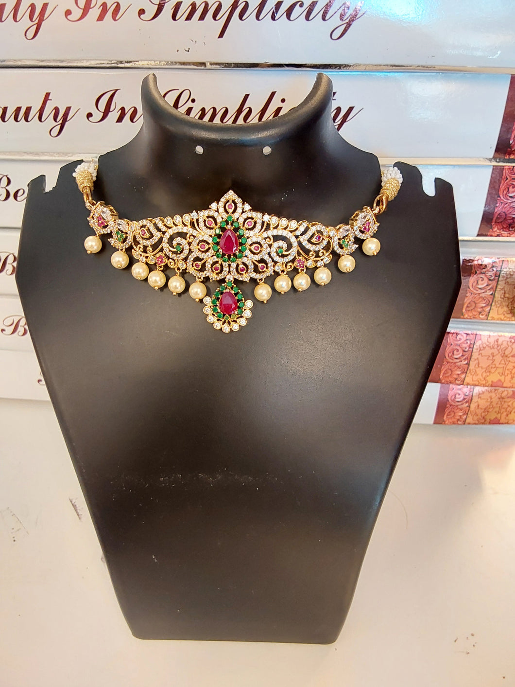 Neck jewellery set