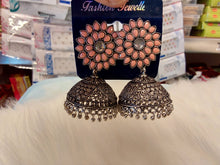Load image into Gallery viewer, Earrings
