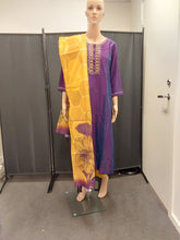 Load image into Gallery viewer, Women kurta, pant and Dupatta
