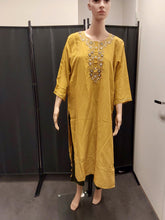 Load image into Gallery viewer, Women kurta,pant and Dupatta
