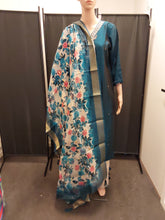 Load image into Gallery viewer, Women kurta, pant and Dupatta
