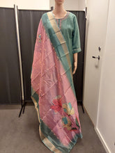 Load image into Gallery viewer, Women kurta, pant and Dupatta
