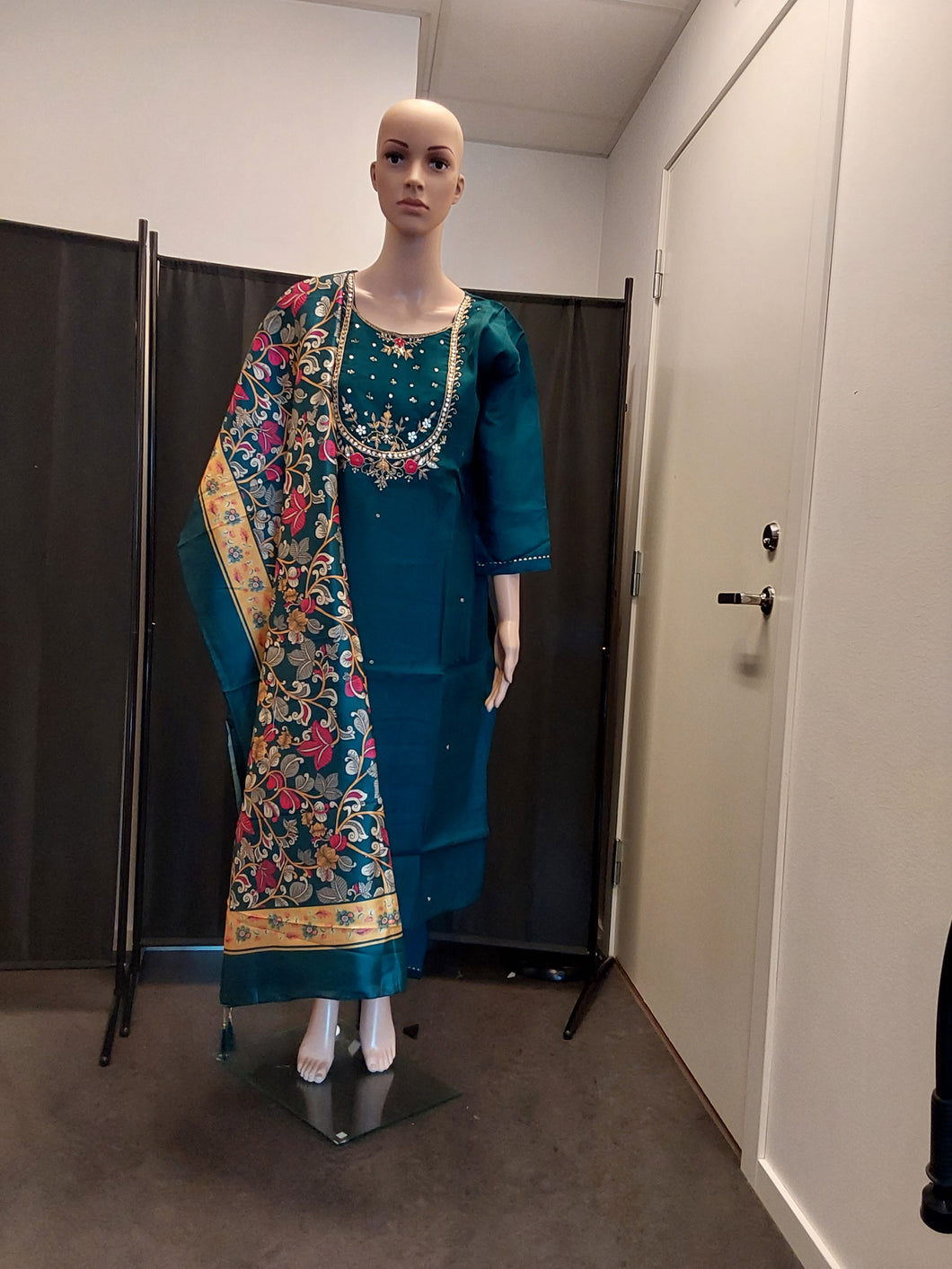 Women kurta pant and Duppata