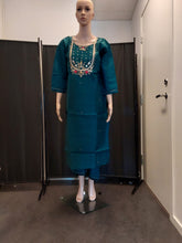 Load image into Gallery viewer, Women kurta pant and Duppata
