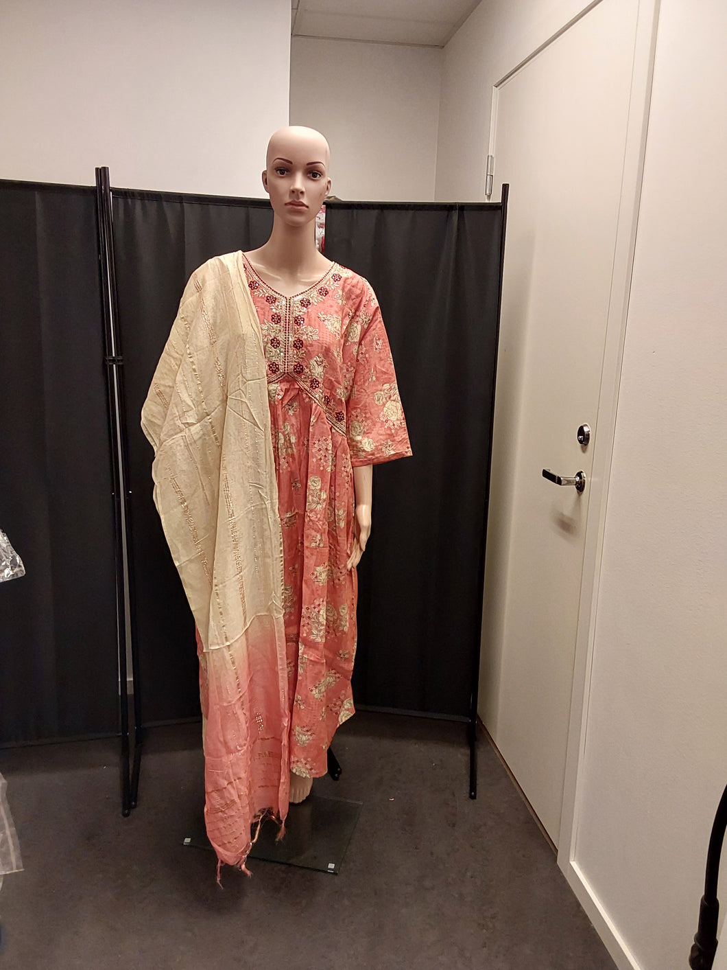 Women kurta pant and Dupatta