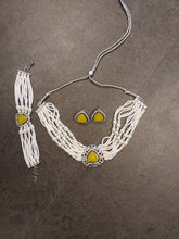 Load image into Gallery viewer, Neck jewellery set earrings and bracelet
