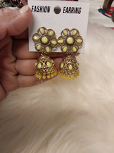 Load image into Gallery viewer, Earrings
