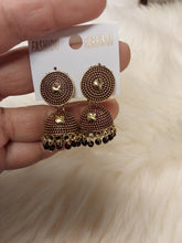 Load image into Gallery viewer, Earrings
