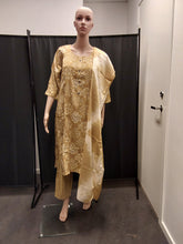 Load image into Gallery viewer, Feeding women kurta set
