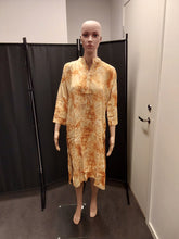 Load image into Gallery viewer, Women kurti
