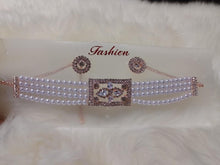 Load image into Gallery viewer, Jewellery set with earrings
