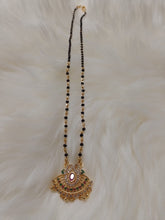 Load image into Gallery viewer, Black beads chain
