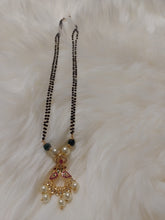 Load image into Gallery viewer, Black beads chain
